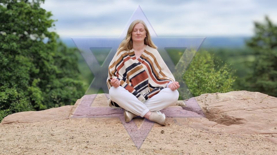 Soie-work-with-me-Soul-Plan-Reading Johanna sitting cross-legged on a rock with eyes closed and a geometric overlay, representing stillness, alignment and inner awareness